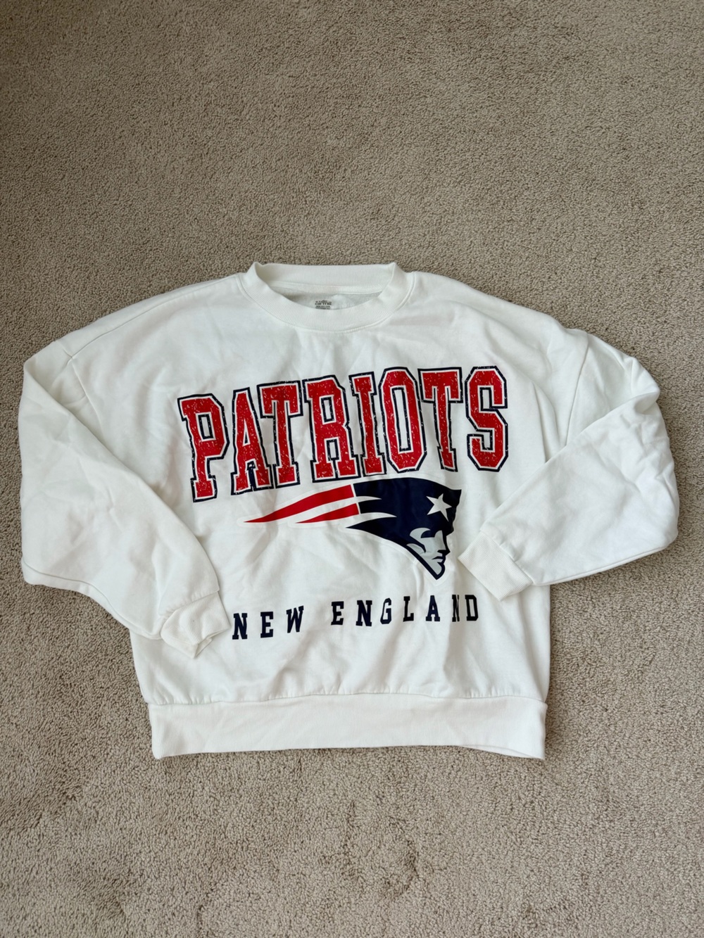 New England Patriots White Graphic Sweatshirt